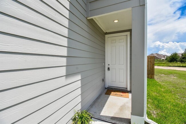 Building Photo - 27943 Western Crk Ct