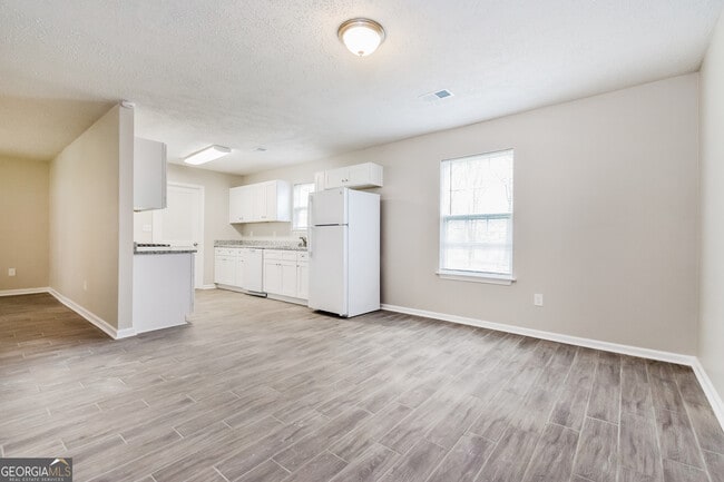 Building Photo - 354 McArthur Dr