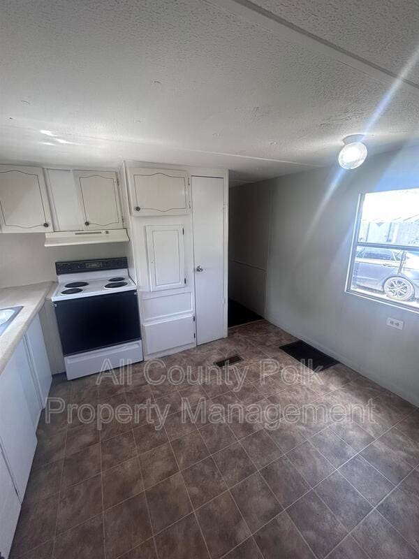 Building Photo - 2735 W 10th St