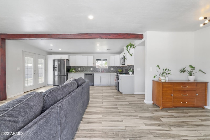 Building Photo - 1319 E Orangewood Ave