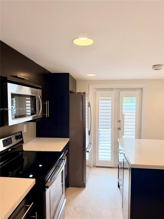 Building Photo - 5570 SW 70th Pl S