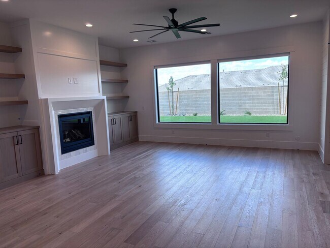 Building Photo - Beautiful 6-Bedroom Home for Rent in Prime...
