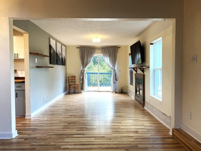 Building Photo - Serene Simplicity - Northwest Style