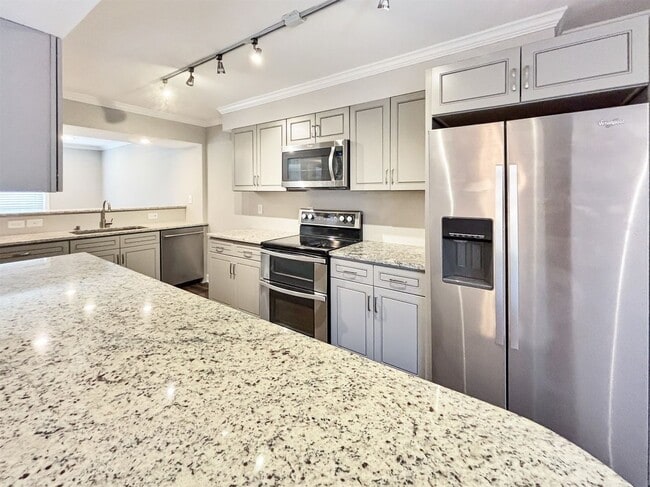 Building Photo - 5030 Meadow Ln