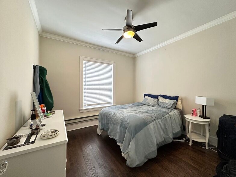 Building Photo - 327 Kedzie St