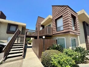 Building Photo - Upstairs 2 bedroom with 2 assigned parking spots!