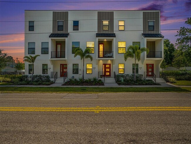 Building Photo - 3038 W Napoleon Ave