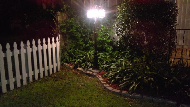 Building Photo - 916 S Christiana Ave