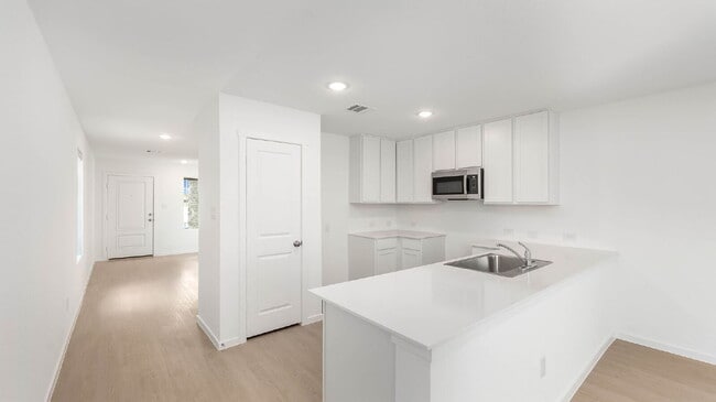 Building Photo - 215 Zyra Ave