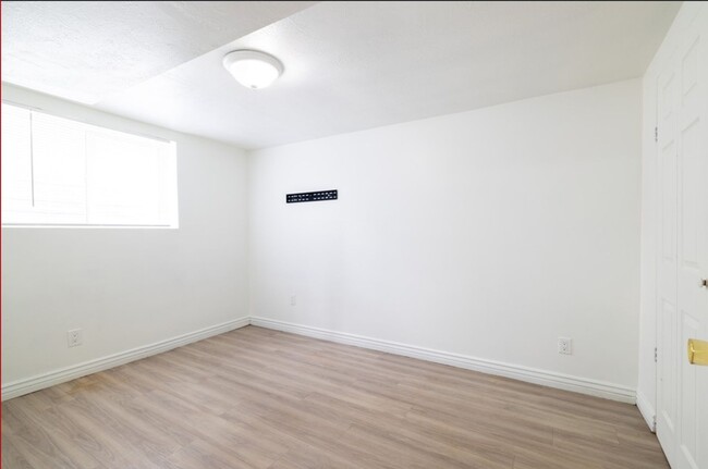 Building Photo - 174 7th St