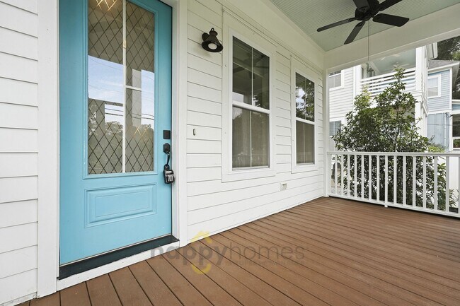 Building Photo - 4613 Oakwood Ave