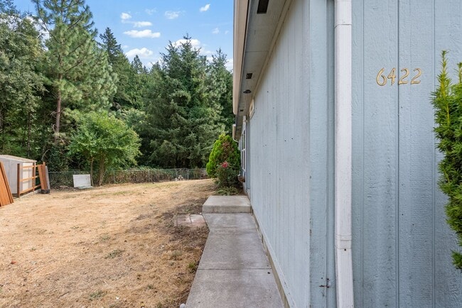 Building Photo - 6422 SE 144th Ln
