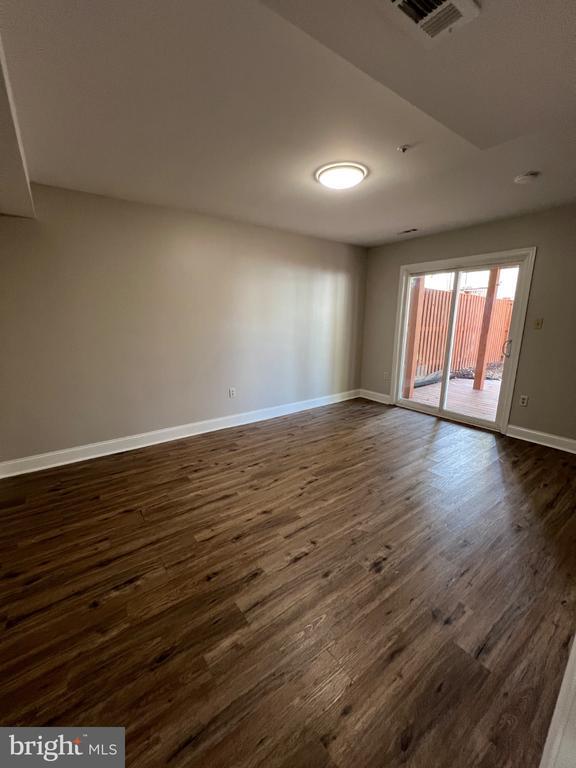 Primary Photo - 7111 Oberlin Cir