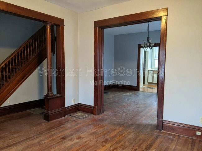 Building Photo - 591 Clark St