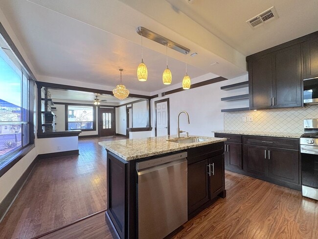 Building Photo - Updated Home with Historic Charm! 3bed/2 bath Refrig A/C across from Park! Water Included!