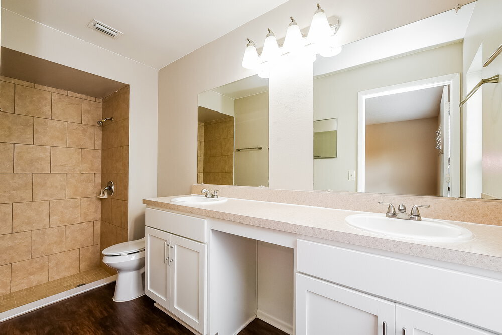 Building Photo - 1063 Alpug Ave