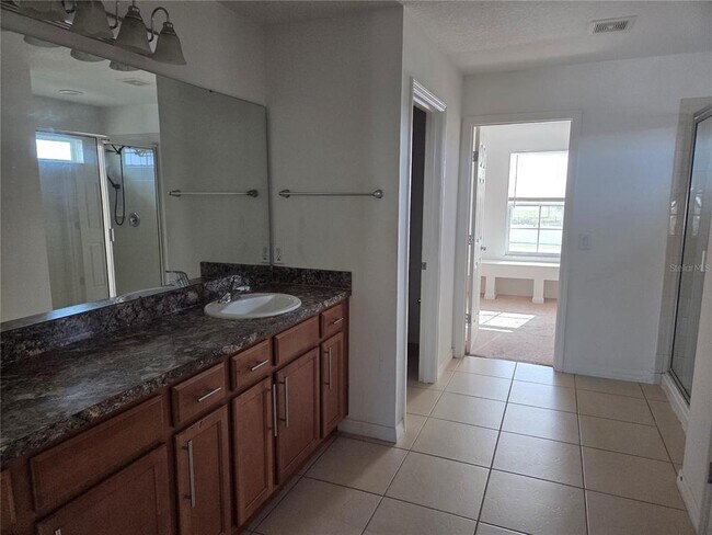 Building Photo - 5040 Beauclair St