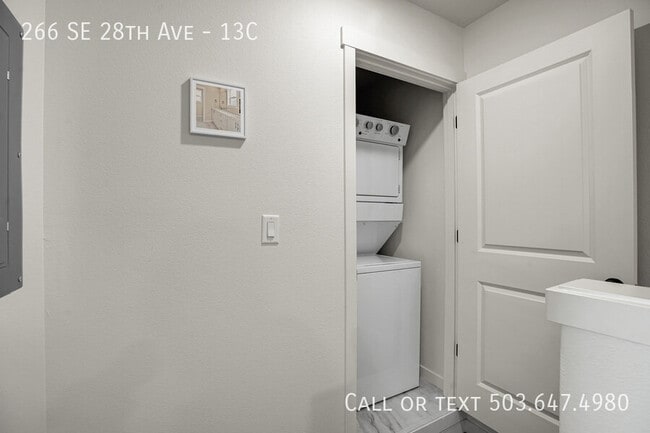 Building Photo - 266 SE 28th Ave
