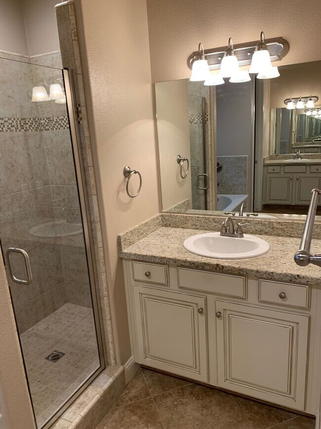 Building Photo - 1194 Paradise Loop