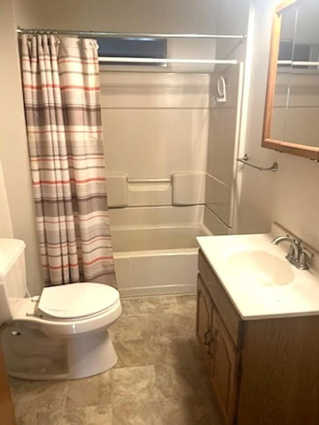 Building Photo - Five Bedroom Three Bath Home in Cross Lanes minutes from I-64 For Quick Access to Charleston and/...