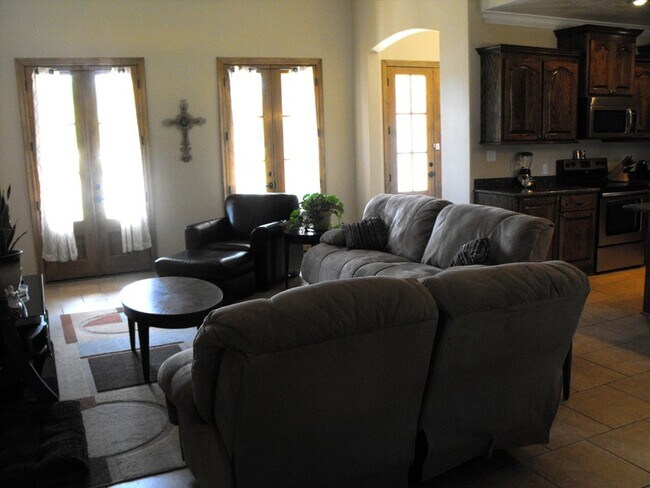 Building Photo - 147 Smithbrook Rd