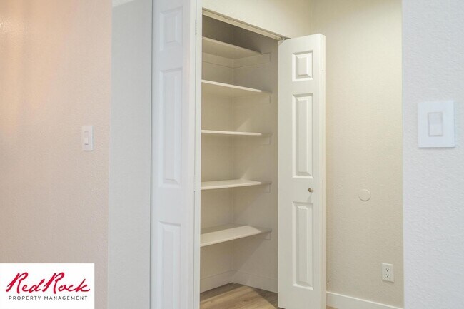 Building Photo - Newly Remodeled 3 Bedroom Townhome. Small ...