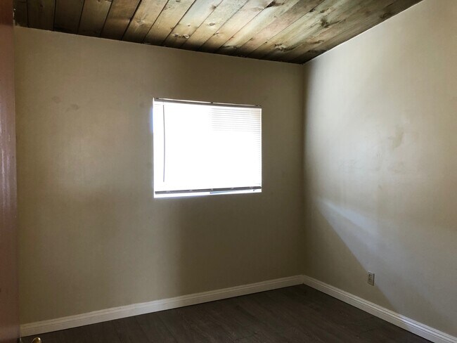 Building Photo - 6727 Pickering Ave