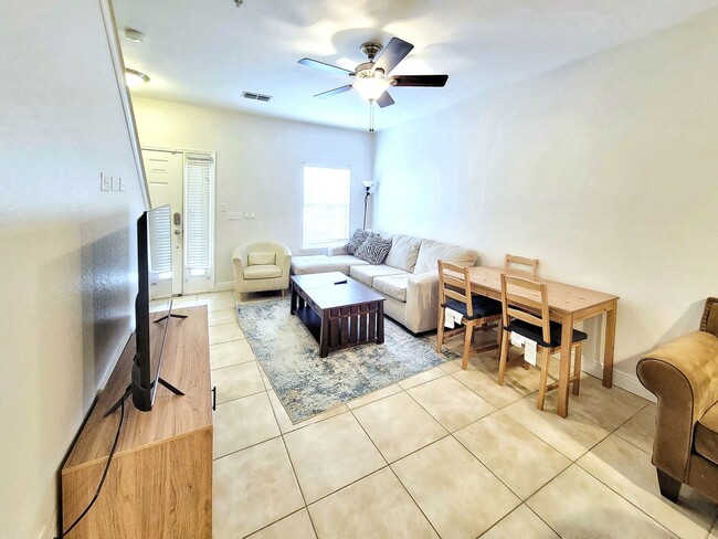 Building Photo - Chase Hollow #44