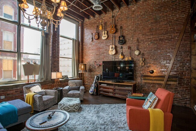 Building Photo - One of a Kind Furnished Condo in the Heart...