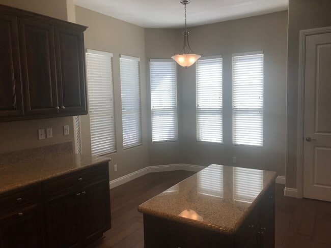 Building Photo - Charming 2 Bed 2 Bath - Trilogy at The Vineyards