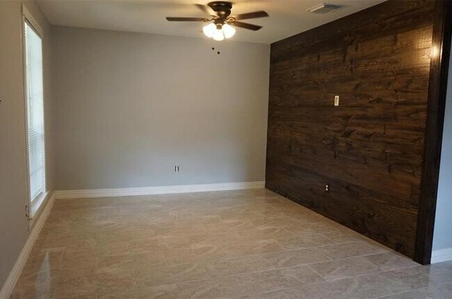 Building Photo - 4222 Cicada Ln