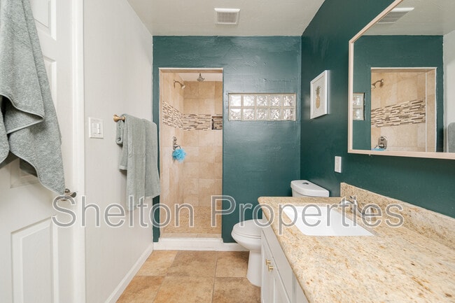 Building Photo - 1731 W Highland Ave