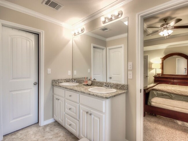 Building Photo - Beautiful home in Southern Oaks***HAUGHTON***