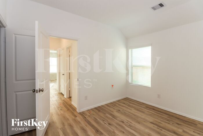 Building Photo - 7727 Jasmine Chase Dr
