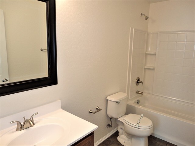 Building Photo - 1033 S Deerfield Ln