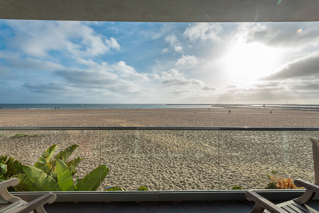 Building Photo - 6307 Ocean Front Walk