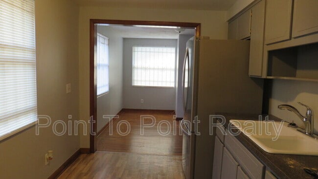 Building Photo - 1609 W 13th St