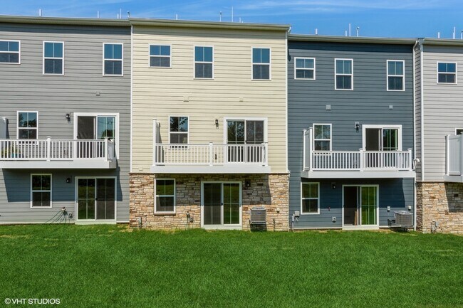 Building Photo - 6902 Sycamore Way