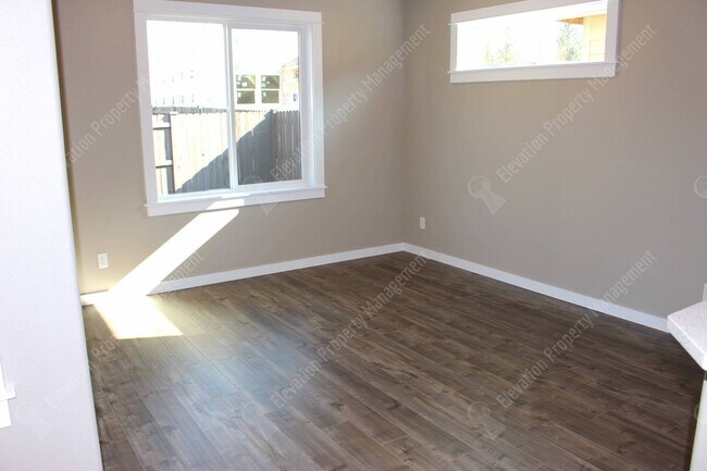 Building Photo - 3 BR home in Southeast Bend