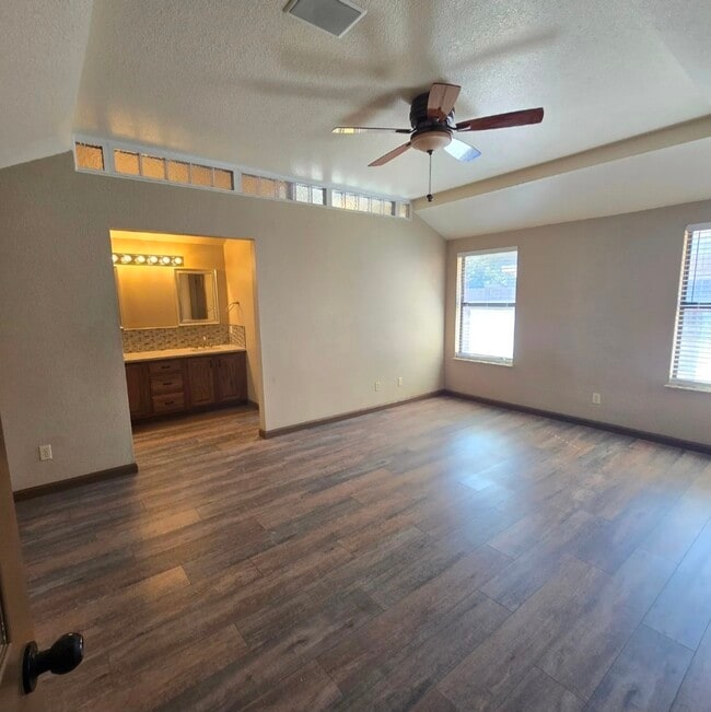 Building Photo - 514 Mission Arch Dr