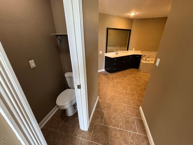 Building Photo - Large 3-Bedroom, 2-Bathroom Country Living Home In Tontitown!