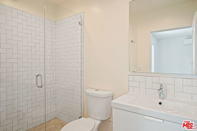 Building Photo - 1166 Cochran Ave