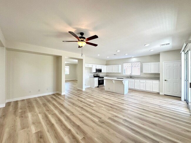 Building Photo - Granite Peaks At Summerlin