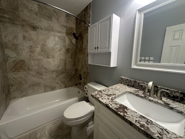 Building Photo - Two Bedroom Single Level Condo at Woodlake on Hilton Head Island!
