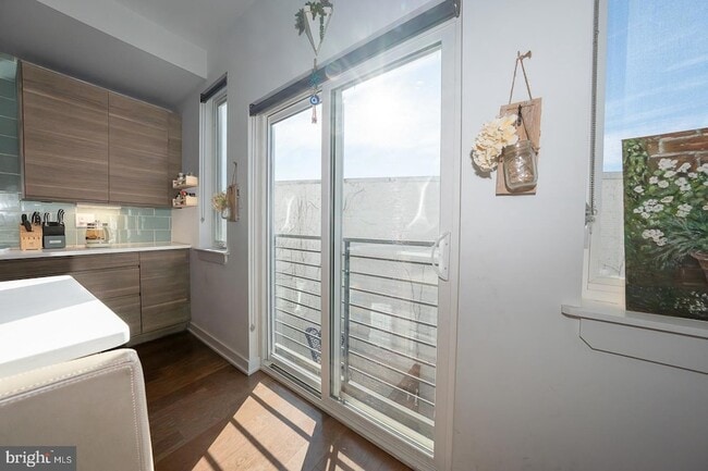 Building Photo - 1326 N Mascher St