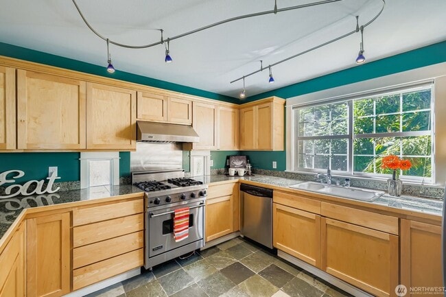 Building Photo - 3Bd/3.5Ba Seattle Townhouse