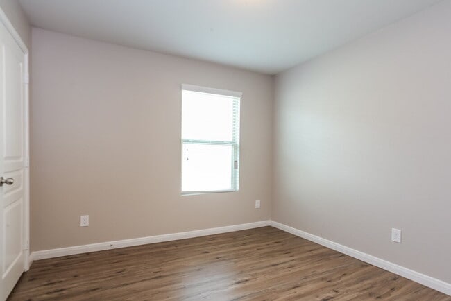 Building Photo - 6450 Dayridge Ln