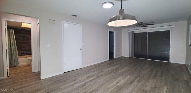 Building Photo - 930 SW 47th Terrace