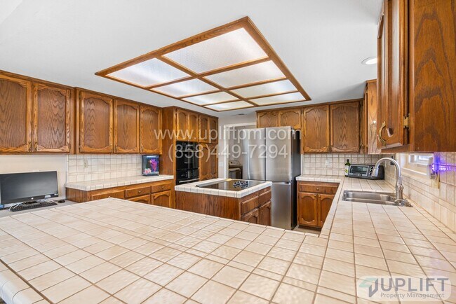 Building Photo - 3 Bedroom 2.5 Bathroom home in Ramona LARG...