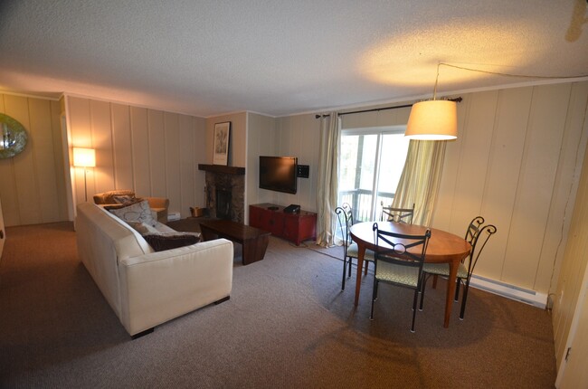 Building Photo - 3bed/2bath Condo, 10 minutes from Breck!